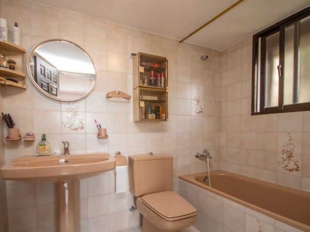 Villa con 4 Dormitorios  en Estepona