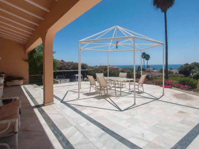 4 Soveroms Villa i Estepona