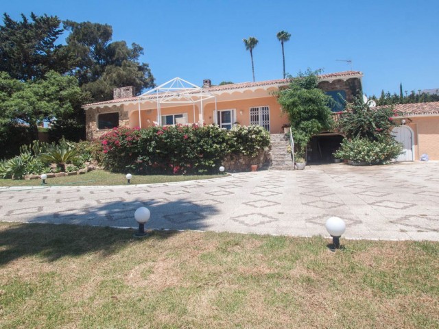 4 Soveroms Villa i Estepona