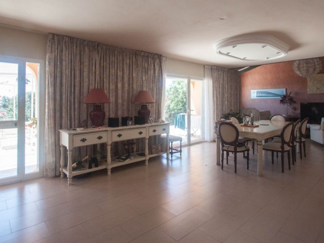 4 Soveroms Villa i Estepona