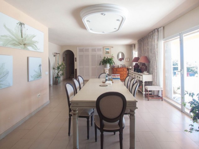 4 Soveroms Villa i Estepona