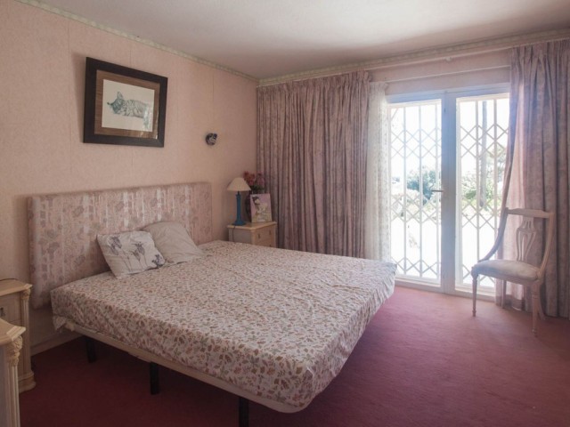 4 Soveroms Villa i Estepona