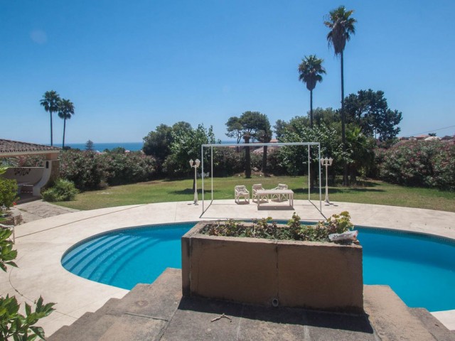 4 Soveroms Villa i Estepona