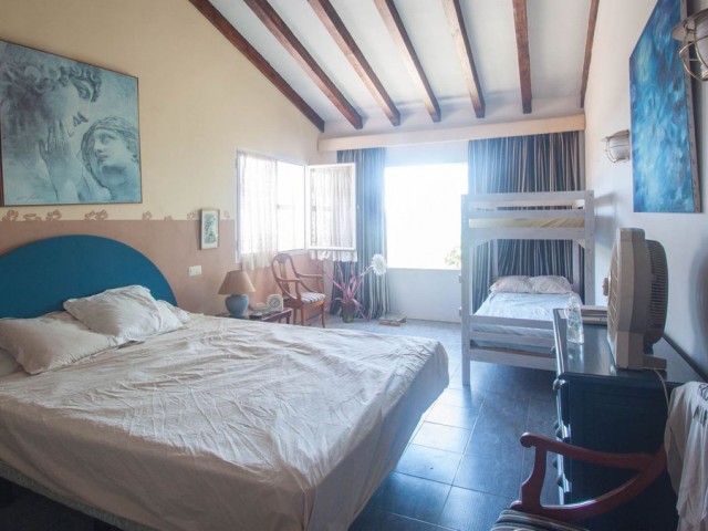 Villa avec 4 Chambres  à Estepona