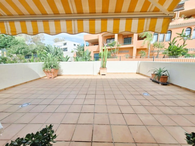 2 Bedrooms Apartment in Elviria
