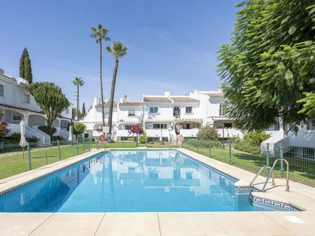 4 Bedrooms Villa in Nueva Andalucía