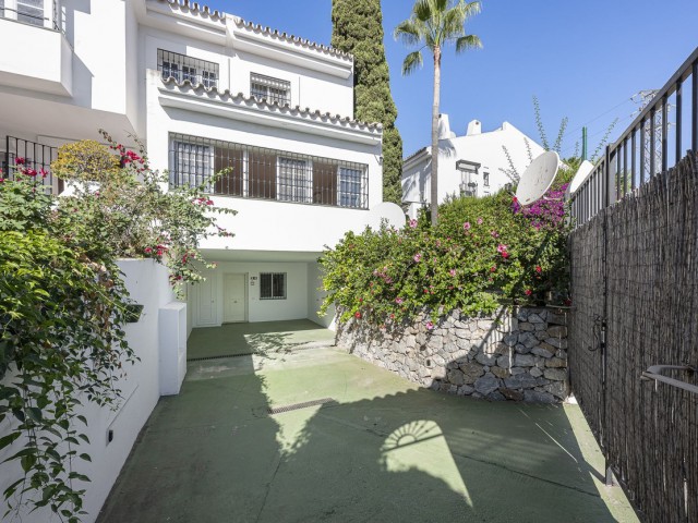 4 Bedrooms Villa in Nueva Andalucía