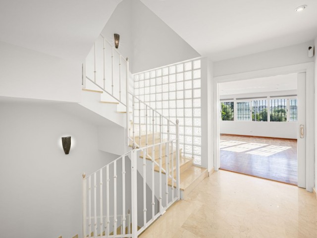 4 Bedrooms Villa in Nueva Andalucía