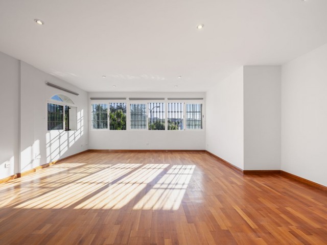 4 Bedrooms Villa in Nueva Andalucía