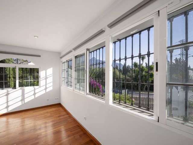 4 Bedrooms Villa in Nueva Andalucía