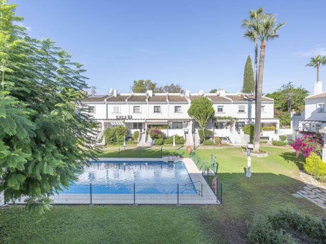 4 Bedrooms Villa in Nueva Andalucía