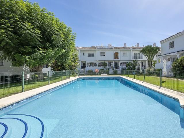 4 Bedrooms Villa in Nueva Andalucía