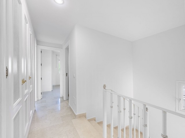 4 Bedrooms Villa in Nueva Andalucía