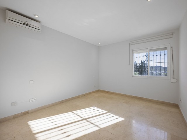 4 Bedrooms Villa in Nueva Andalucía