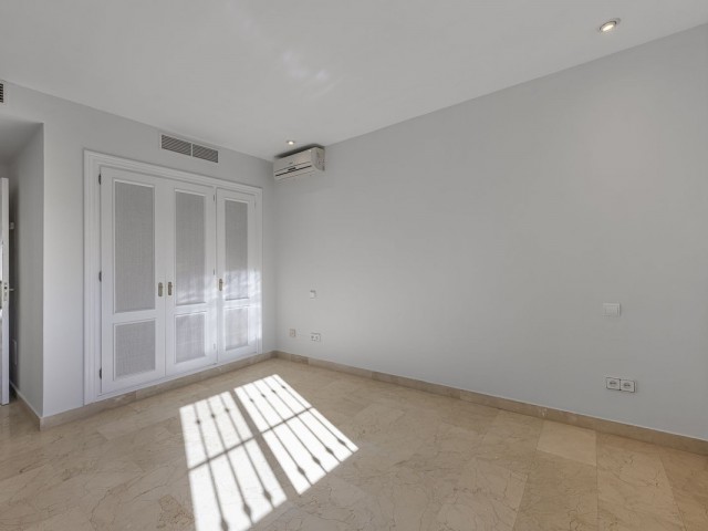 4 Bedrooms Villa in Nueva Andalucía