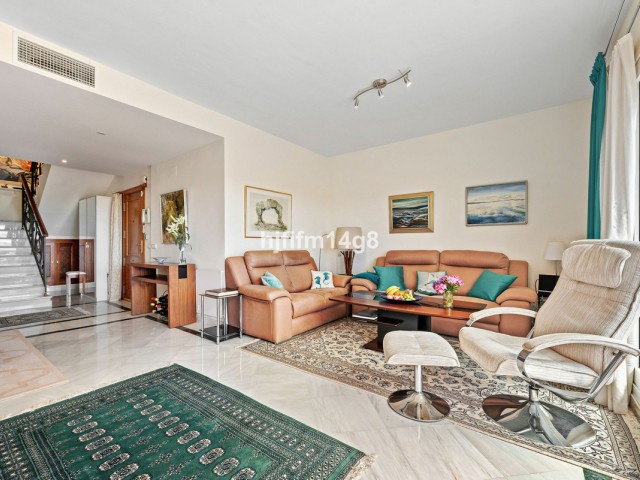 3 Bedrooms Apartment in Nueva Andalucía
