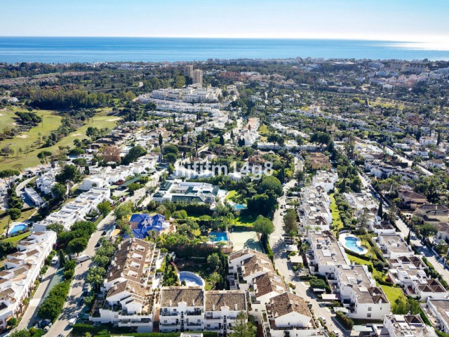 3 Bedrooms Apartment in Nueva Andalucía