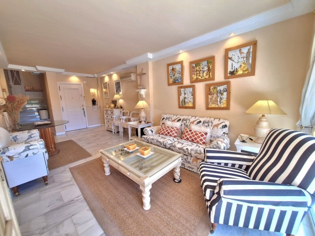 2 Bedrooms Apartment in Elviria