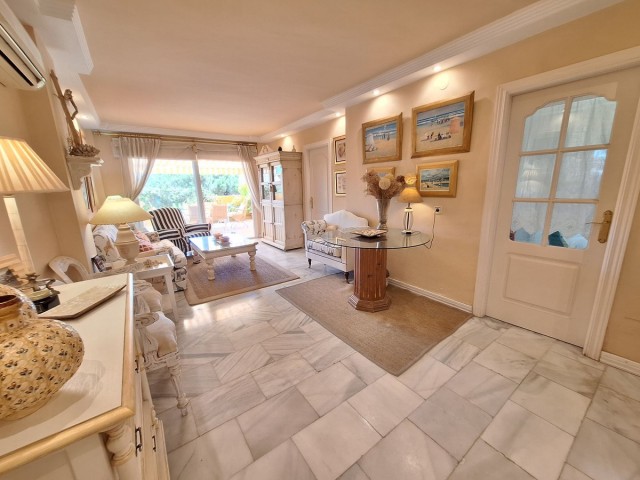 2 Bedrooms Apartment in Elviria