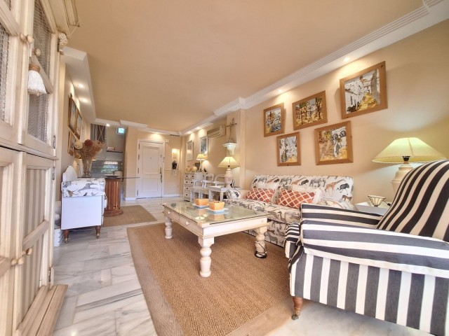 2 Bedrooms Apartment in Elviria