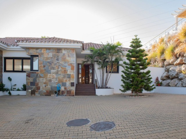 4 Bedrooms Villa in Benalmadena