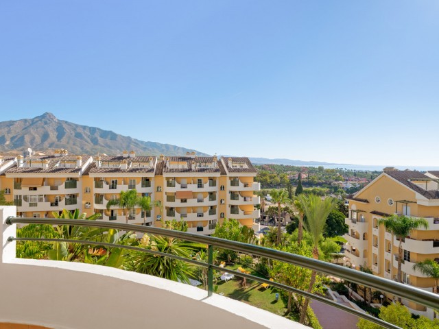 Apartamento con 3 Dormitorios  en Nueva Andalucía