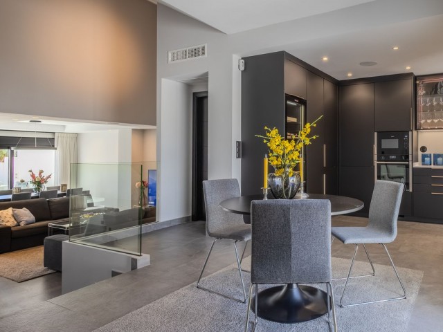 4 Makuuhuoneen Rivitalo Nueva Andalucía