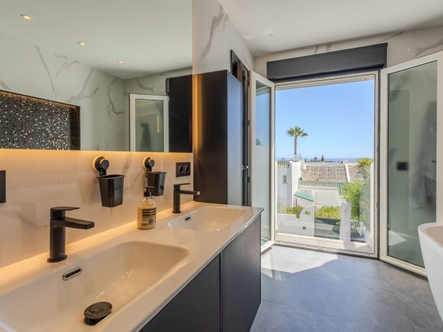 4 Makuuhuoneen Rivitalo Nueva Andalucía