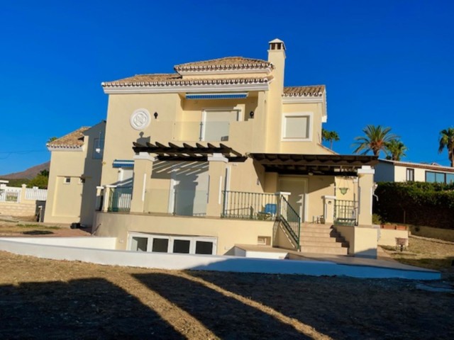 5 Soveroms Villa i Estepona