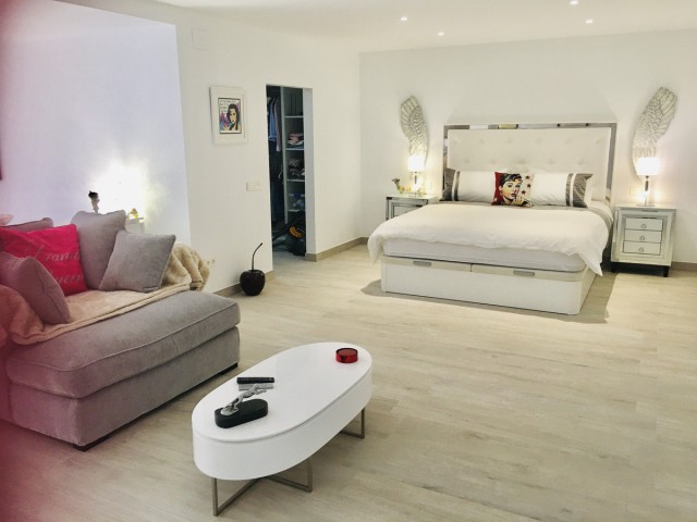 5 Soveroms Villa i Estepona