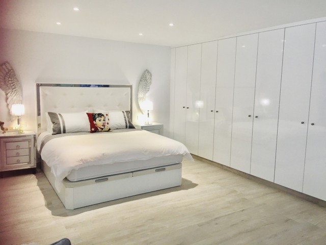 5 Soveroms Villa i Estepona