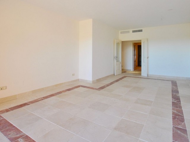Apartment, Atalaya, R5162233