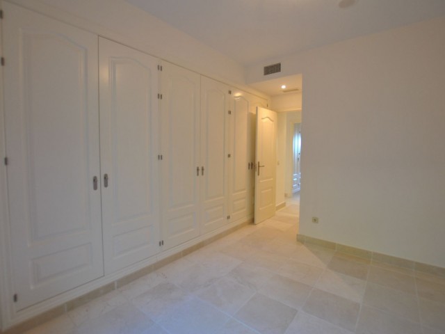Apartment, Atalaya, R5162233