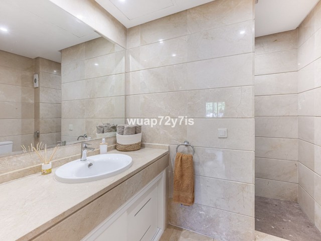 2 Sovrums Lägenhet i Estepona