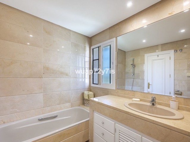 2 Sovrums Lägenhet i Estepona