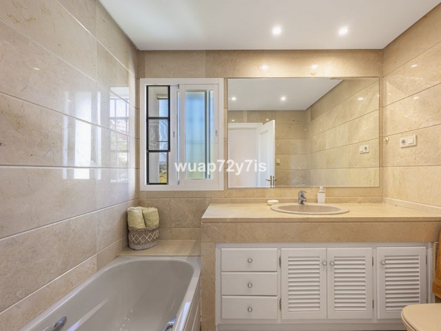 2 Sovrums Lägenhet i Estepona