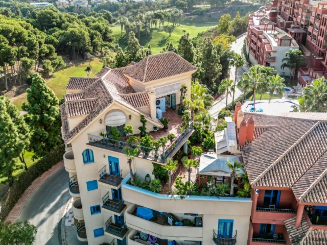 Apartamento con 5 Dormitorios  en Torrequebrada