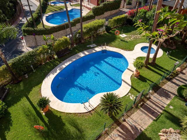 Apartamento con 5 Dormitorios  en Torrequebrada