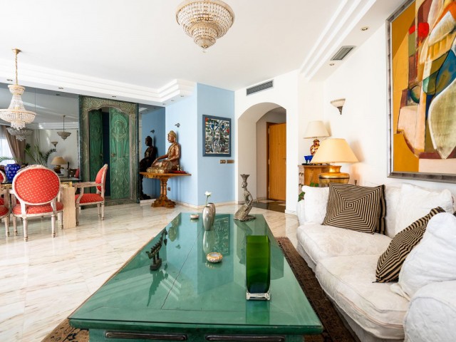 5 Bedrooms Apartment in Torrequebrada