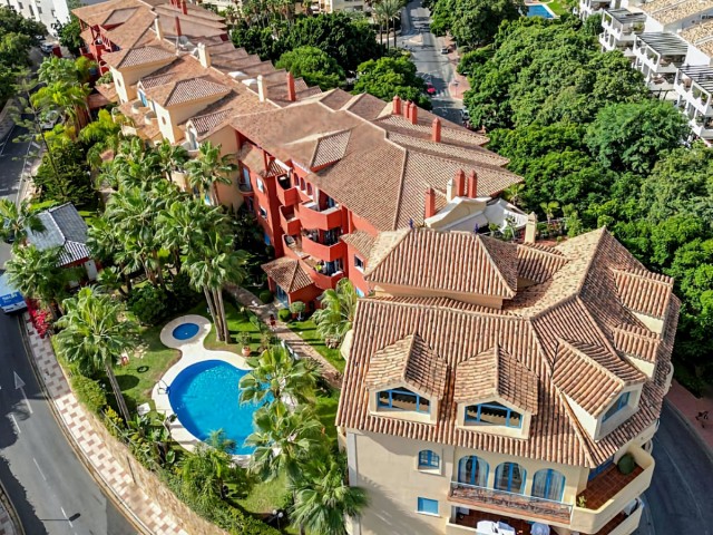 Apartamento con 5 Dormitorios  en Torrequebrada