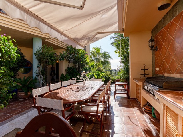 Apartamento con 5 Dormitorios  en Torrequebrada