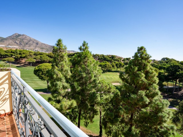 Apartamento con 5 Dormitorios  en Torrequebrada