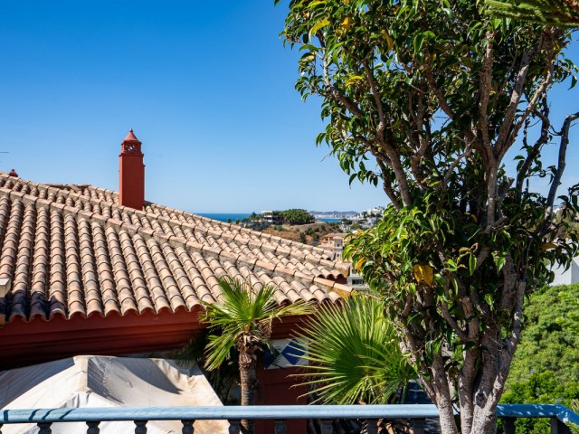 Apartamento con 5 Dormitorios  en Torrequebrada