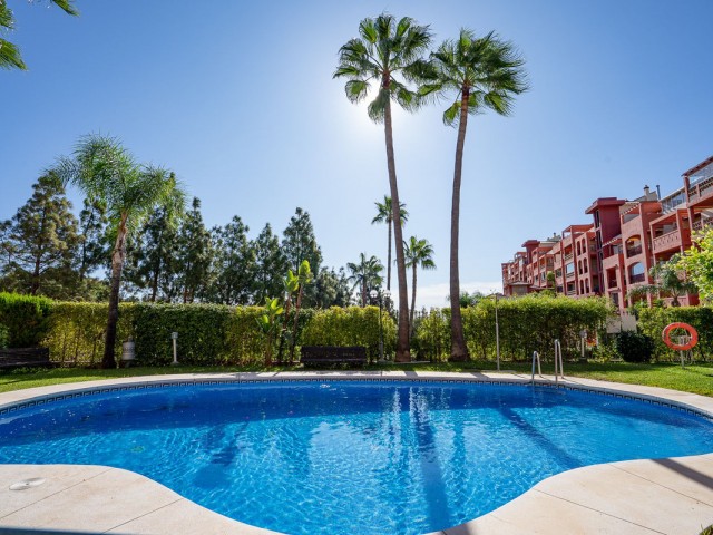 Apartamento con 5 Dormitorios  en Torrequebrada