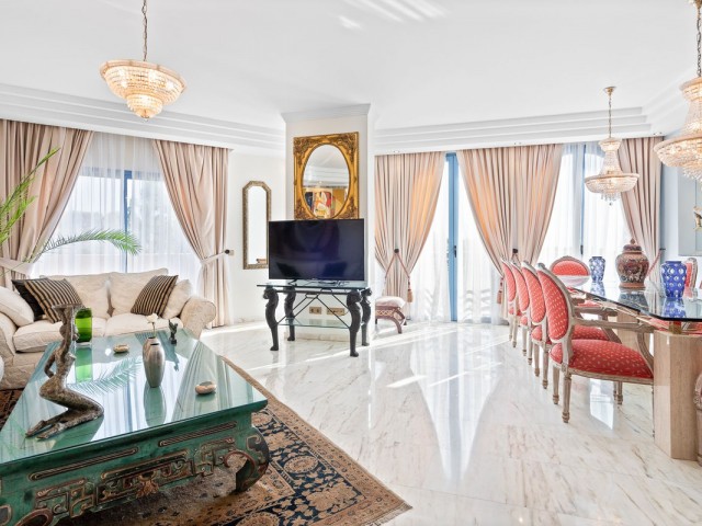 5 Bedrooms Apartment in Torrequebrada