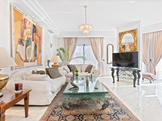 Appartement avec 5 Chambres  à Torrequebrada