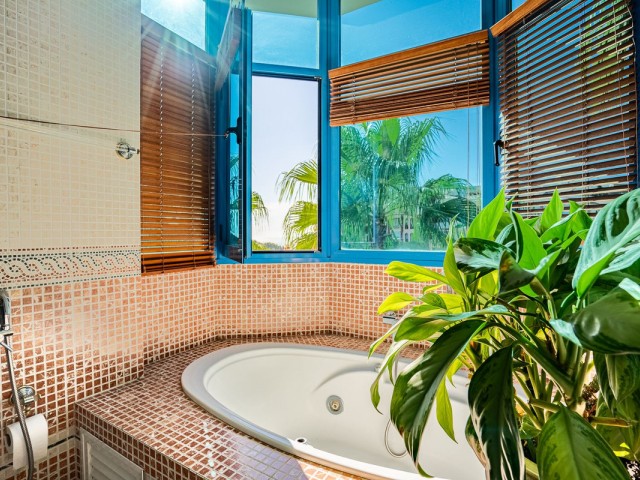 Appartement avec 5 Chambres  à Torrequebrada