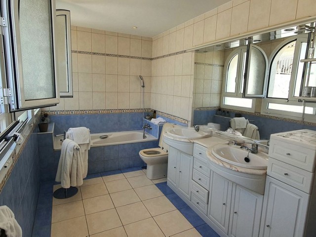 3 Bedrooms Apartment in Marbesa