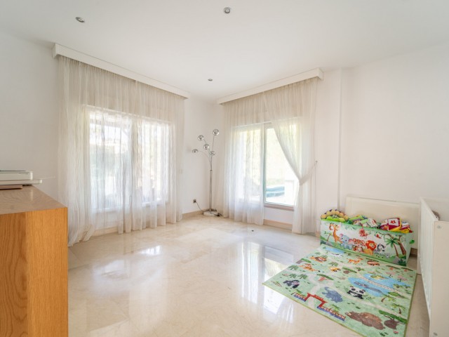 7 Slaapkamer Villa in Guadalmina Baja