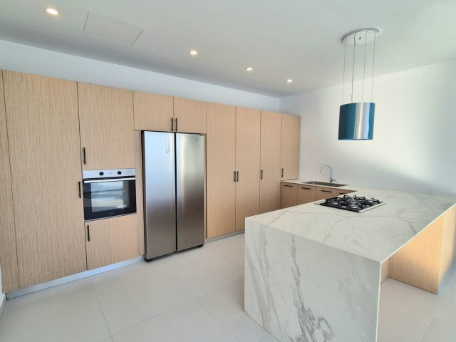 Villa con 3 Dormitorios  en Cerros del Aguila